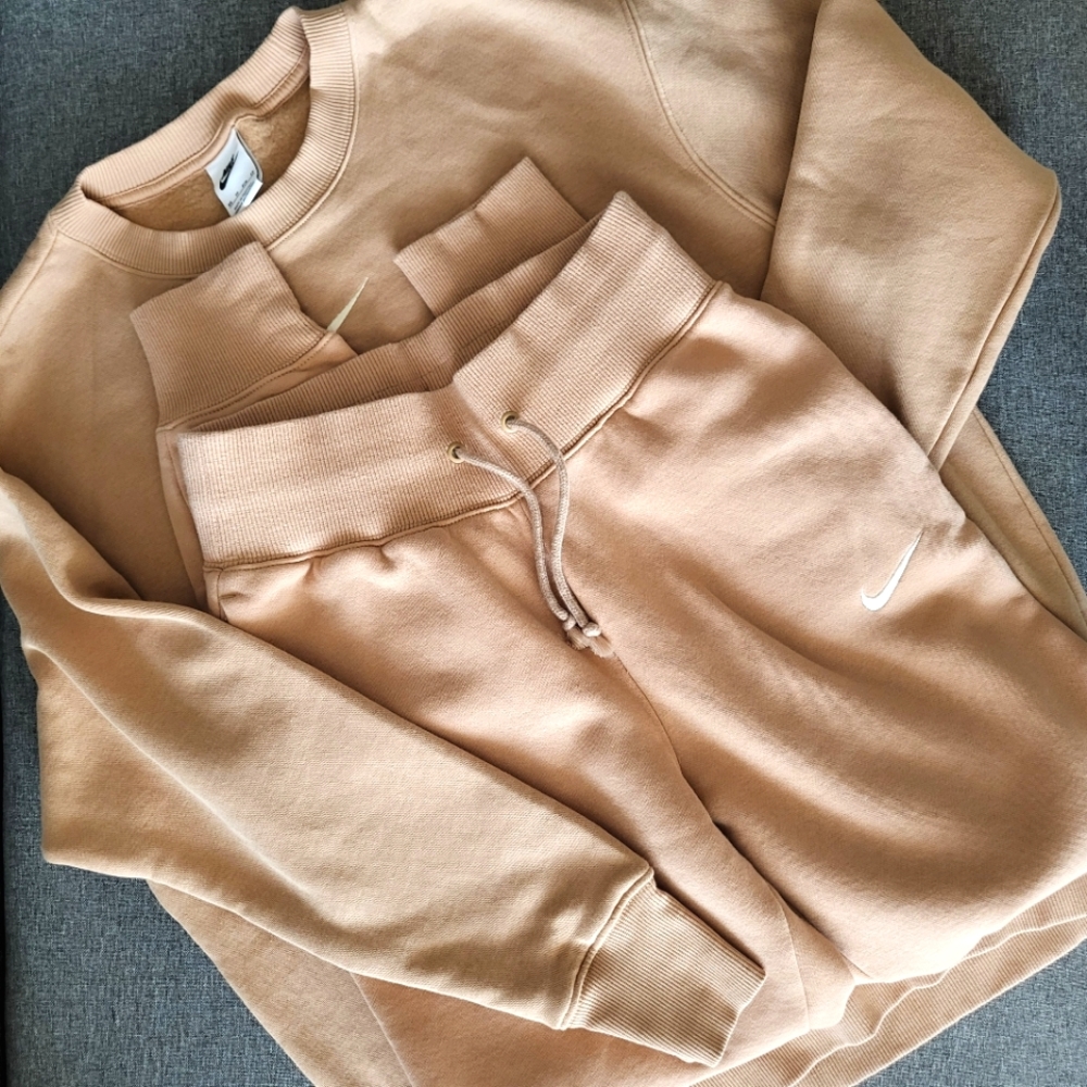 Nike Phoenix Sweatshirt + Jogger Set